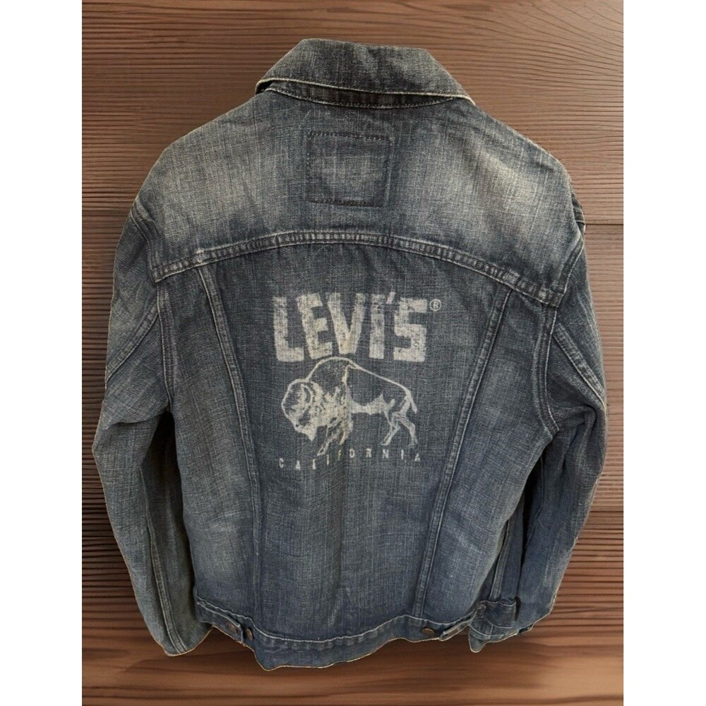 EUC Levis California Buffalo Bison Logo Denim Jacket Blue Denim Distressed Sz M
